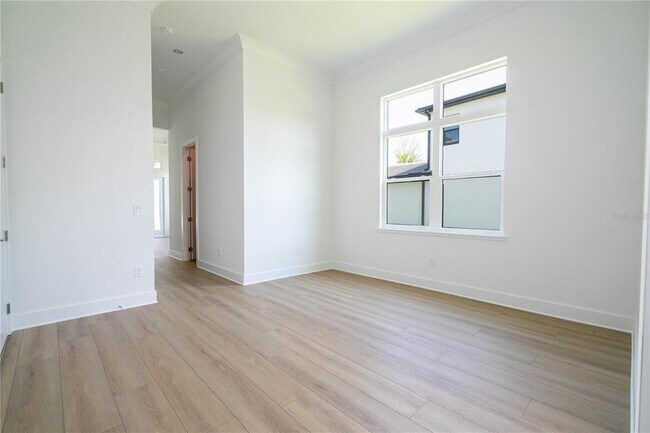 Building Photo - 16044 Pendio Dr