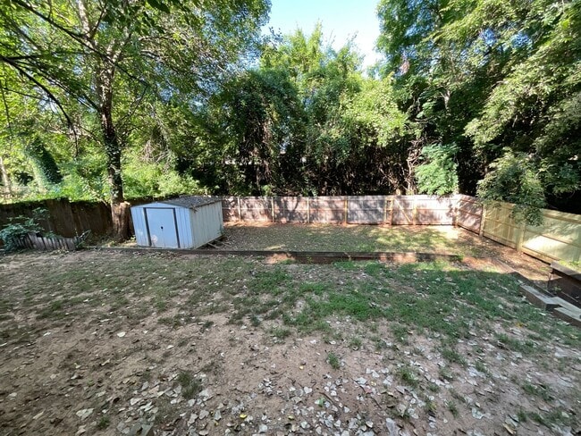 Building Photo - 706 N 5th St