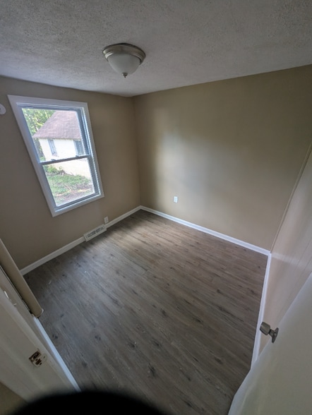 Building Photo - 1625 Elfleda St