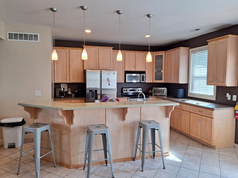 2 separate kitchens! - 1704 N Washington St