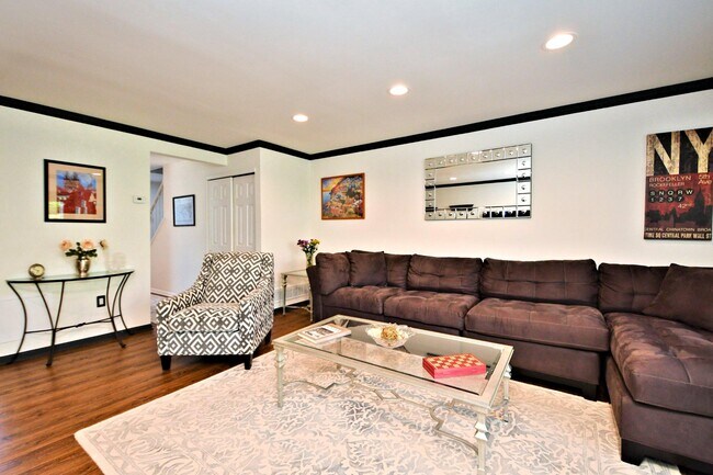 Building Photo - 615 Piedmont Ct