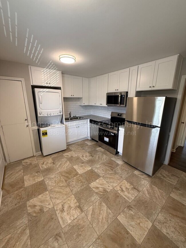 Building Photo - 1025 Carolina Ave NW