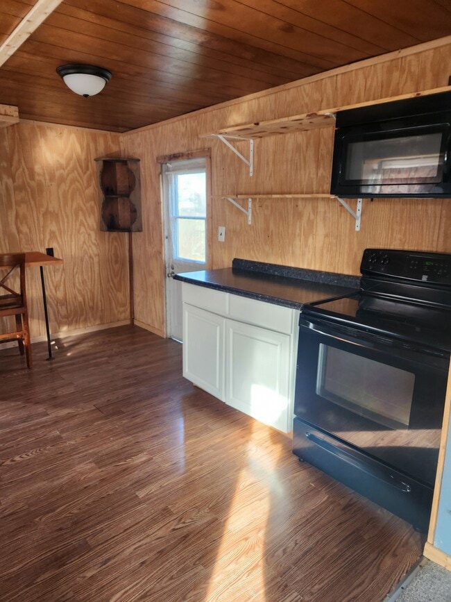 Building Photo - 9751 Winchester Ave