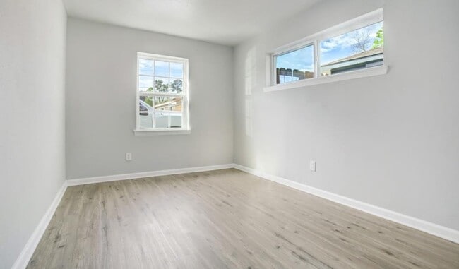 Building Photo - 5123 Peachtree St