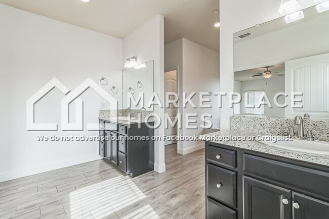 Building Photo - 2426 Valdes Dr