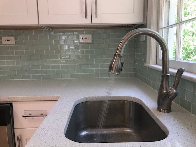 Kitchen - 1614 Columbia Cir