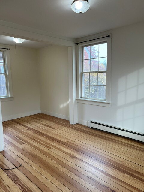 Building Photo - Charming Single Home!