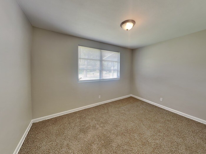 Building Photo - 5835 Norde Dr W