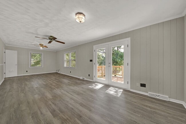 Building Photo - Wonderful Home Near Downtown Matthews!