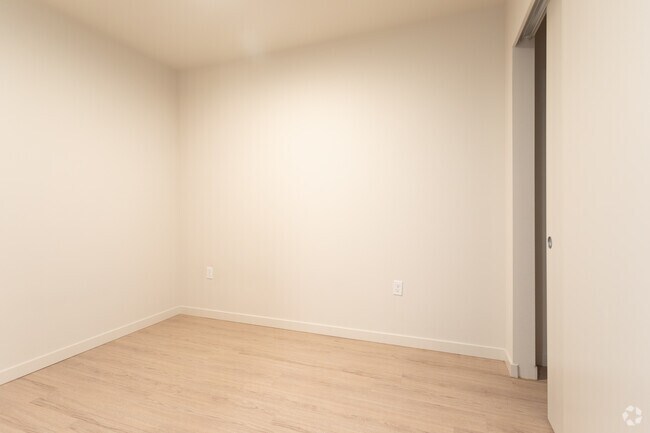 1BR,1BA-481SF - Metro Line Flats