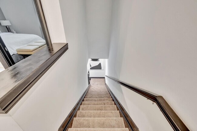 Building Photo - 2309 NE 9th Ave