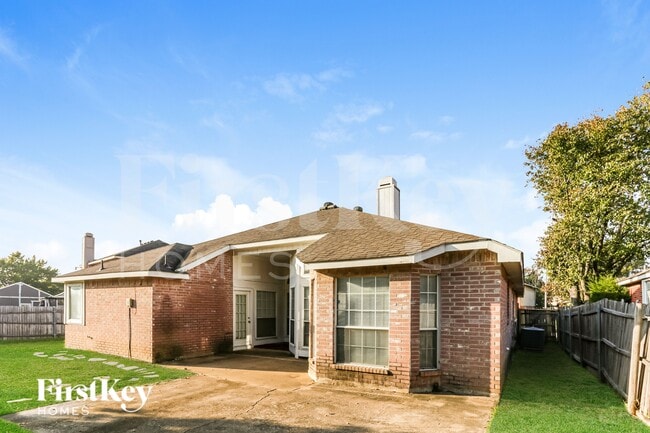 Building Photo - 5309 Tennis Villa Dr