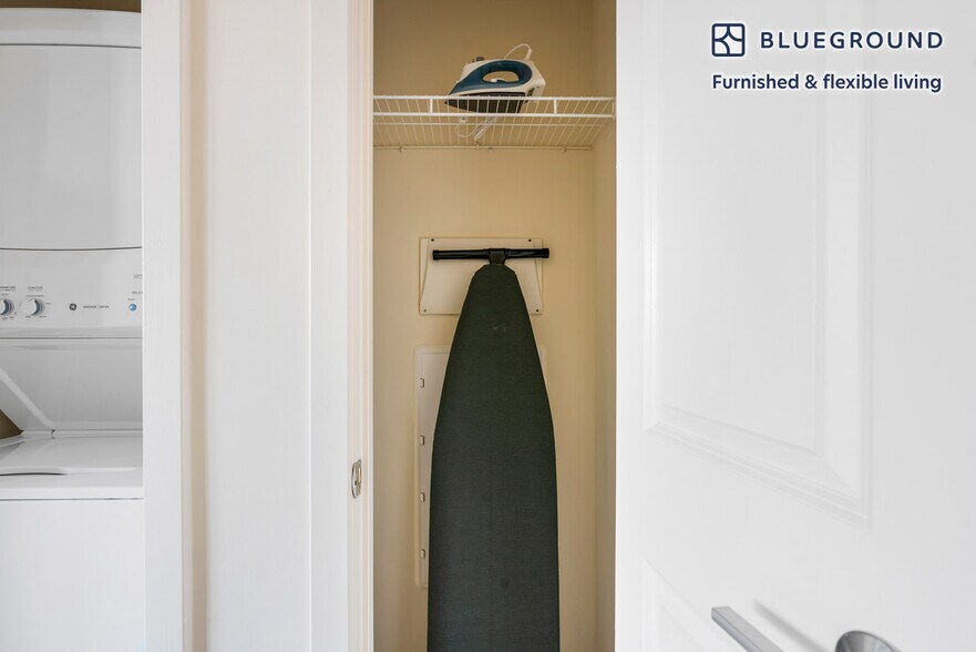 Building Photo - 1128 N Irving St