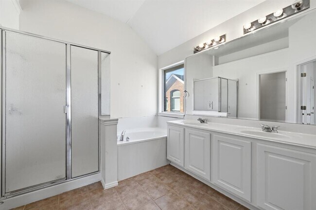 Building Photo - 1665 Amberwood Loop