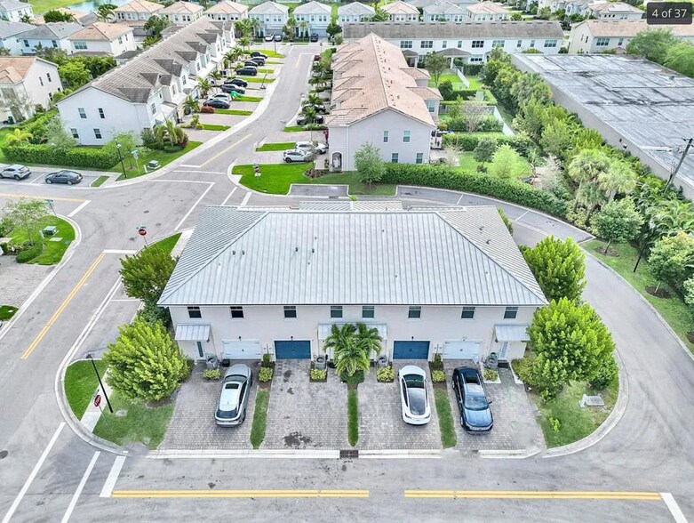 Building Photo - 4810 Eucalyptus Dr
