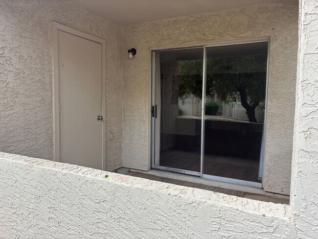 Building Photo - **COMFY 2 BEDROOM/2 FULL BATHROOM CONDO IN PHOENIX (48TH STREET & ELLIOT)**