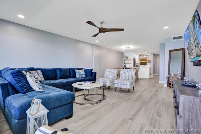 Building Photo - 1021 Hillsboro Mile