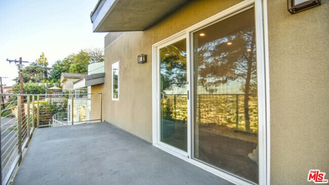 Building Photo - 649 Cross Ave