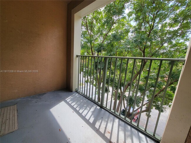 Building Photo - 4844 N State Rd 7