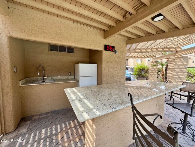 Building Photo - 7950 E Starlight Way