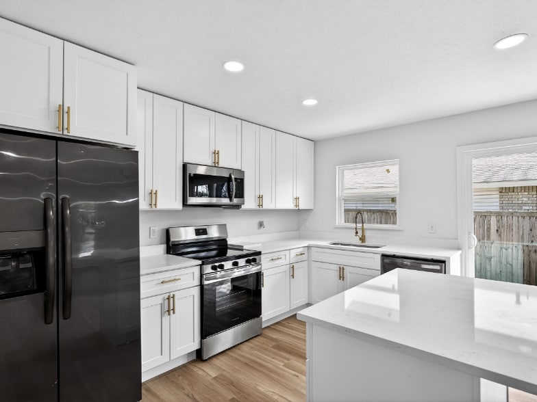 Building Photo - 6013 Cedar Ln