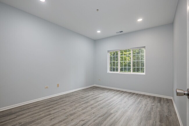 Building Photo - 801 N McLean Blvd