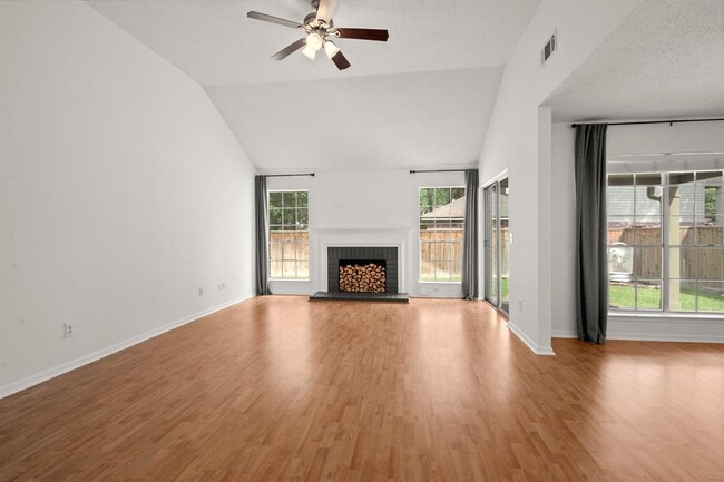 Building Photo - 6 E Stony Bridge Cir