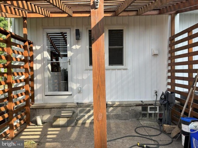 Building Photo - 223 Gates St