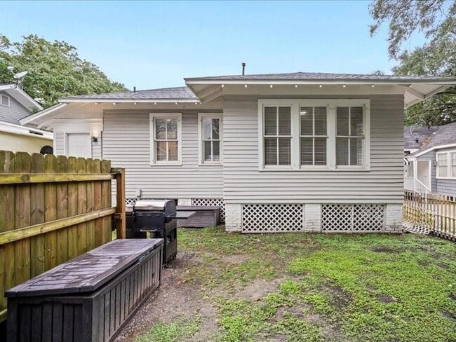 Building Photo - 1151 Caroline Ave