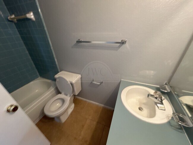 Building Photo - 2011 Windward Dr