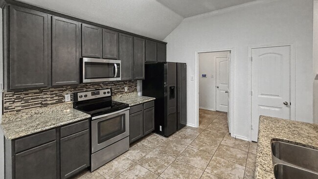 Building Photo - Spacious Single-Story Comfort with Covered Porch in Wilmer