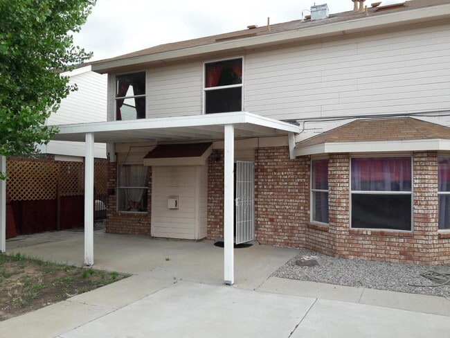 Building Photo - 2215 Sunstone Dr NW