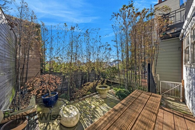 Building Photo - 1167 Green St