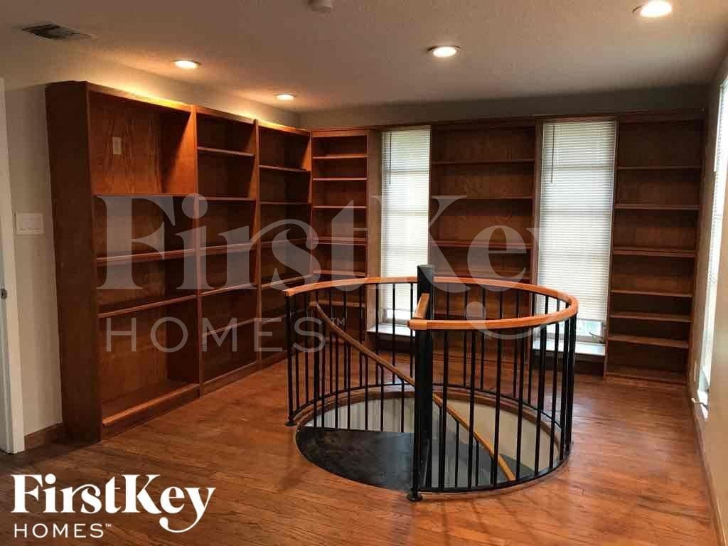 Building Photo - 4882 Pine Cone Ln