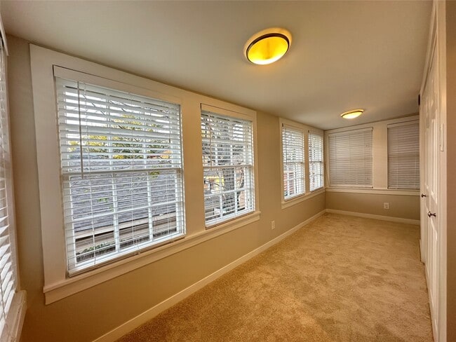 Building Photo - 4410 Pease St