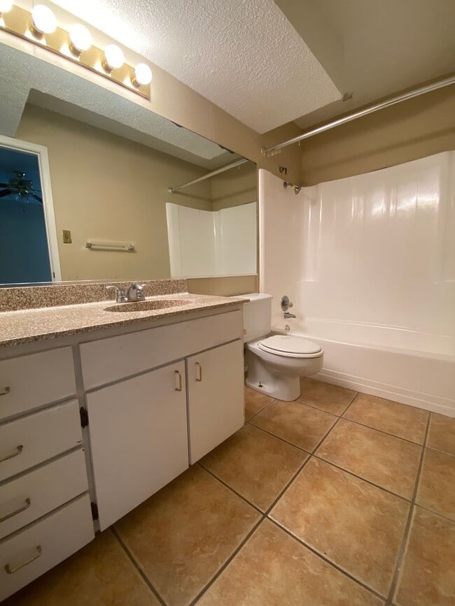 Building Photo - K002 - Pointe #61