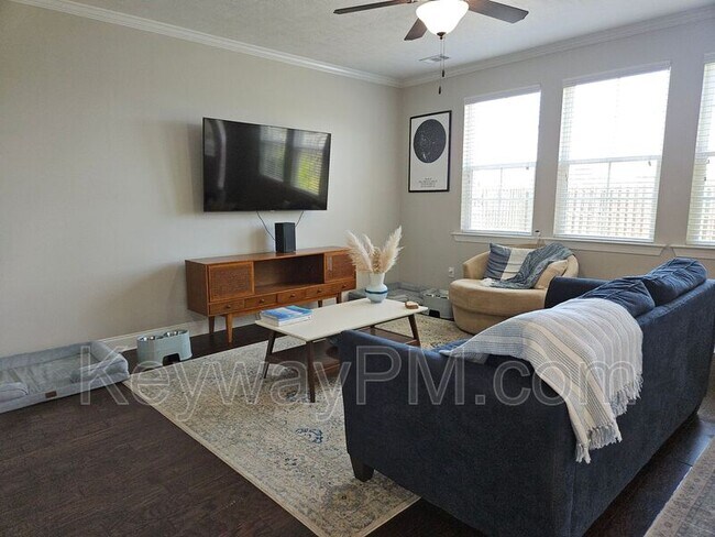 Building Photo - 905 Glenhaven Dr