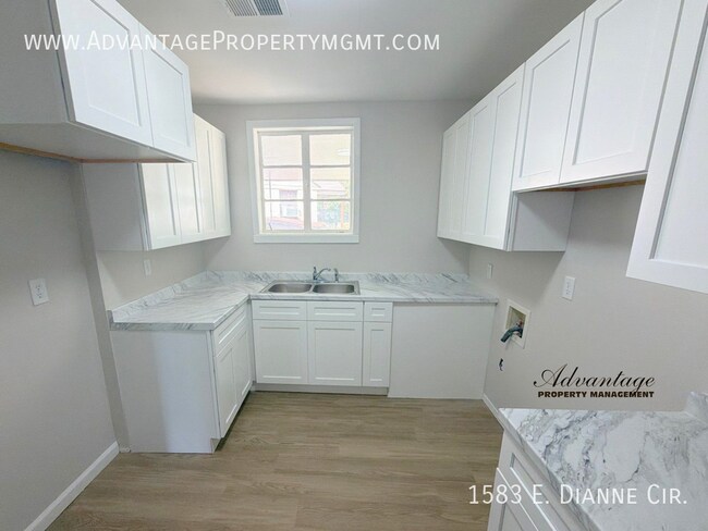 Building Photo - 1583 E Dianne Cir