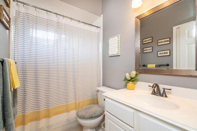 Building Photo - 3208 Ivory Pointe Dr