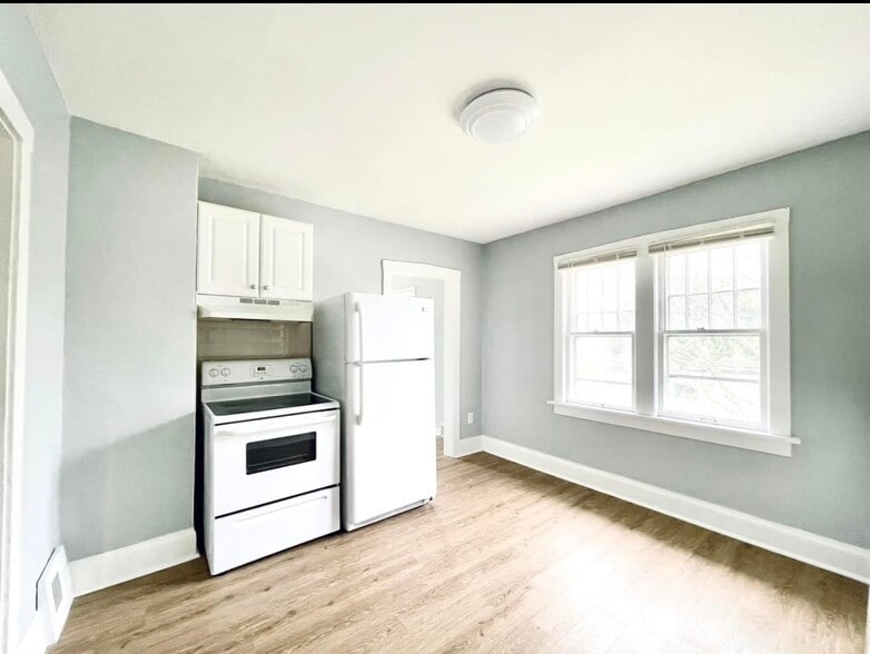 Building Photo - 1706 33rd St