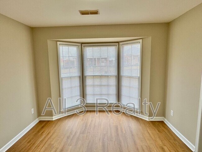 Building Photo - 3107 Sutton Dr