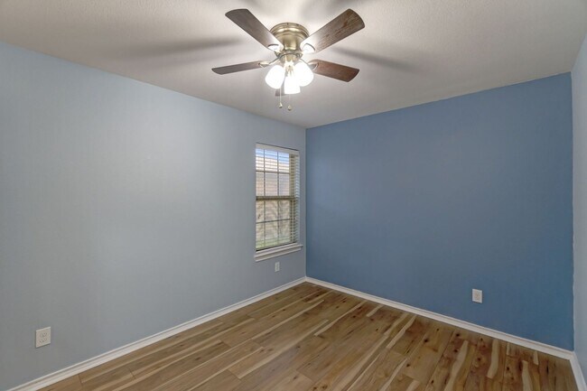 Building Photo - Ready for you to call this one home!