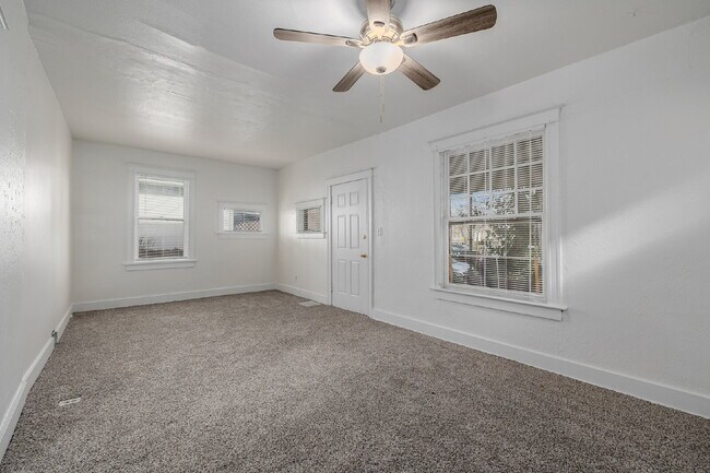 Building Photo - Cute Denver bungalow for rent