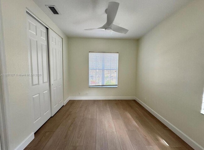 Building Photo - 642 Castle Dr