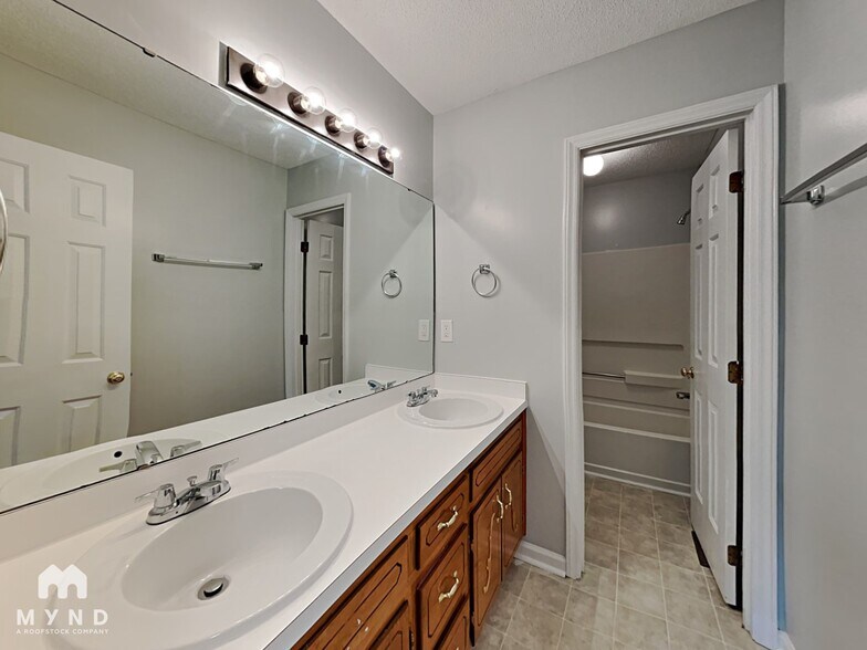 Building Photo - 1112 New Castle Ct