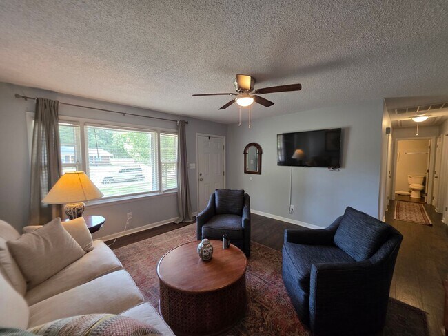 Building Photo - Sherwood Forest Gem | Spacious 3BR Home with Fenced Yard & Flex Room