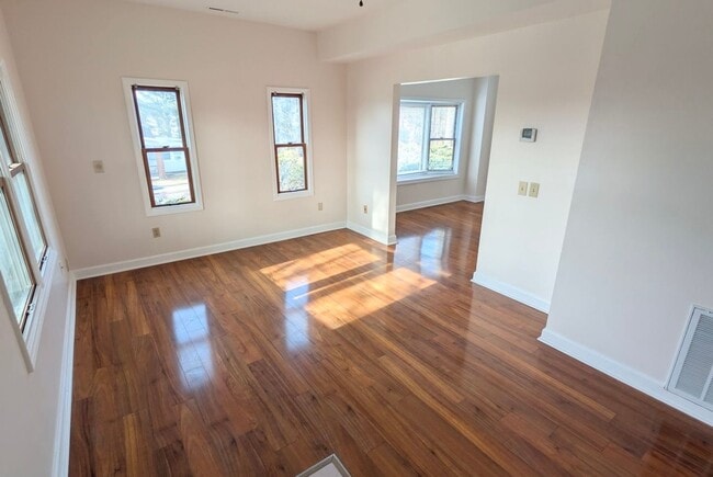 Building Photo - 1320 N Main St