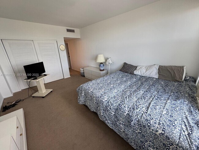 Building Photo - 4747 Collins Ave