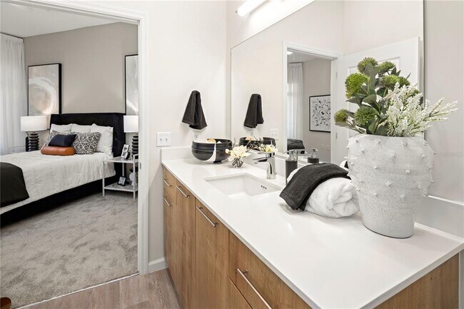 Building Photo - 5256 International Dr