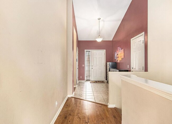 Building Photo - Spacious 4 Bedroom With Modern Comforts & ...